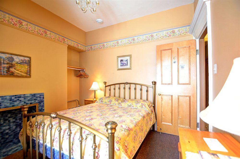 Hotel Manoir Vieux-Quebec Exterior photo