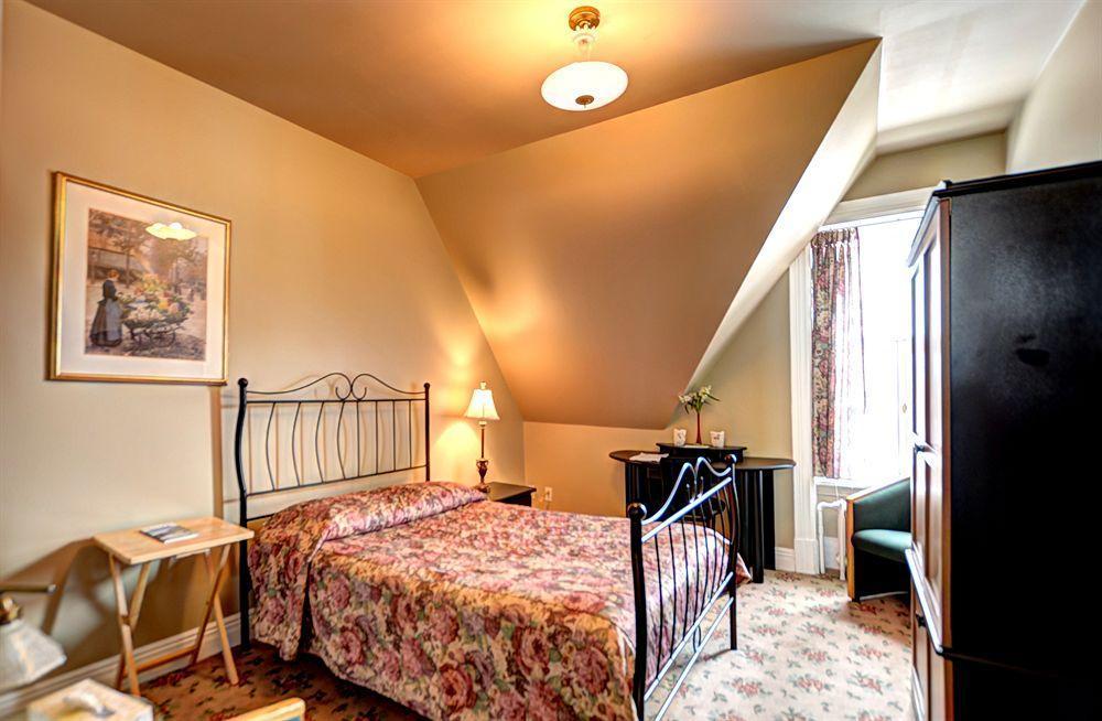 Hotel Manoir Vieux-Quebec Exterior photo